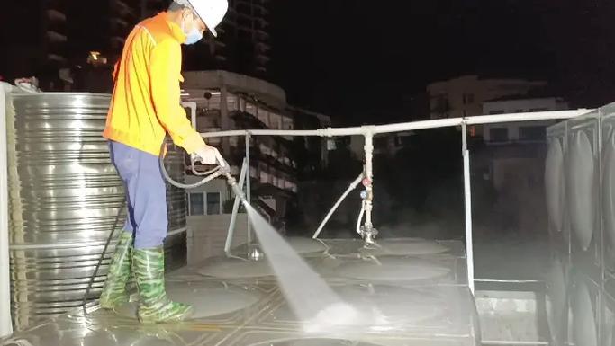 常规不锈钢水箱的清洗和消毒频率是多少？