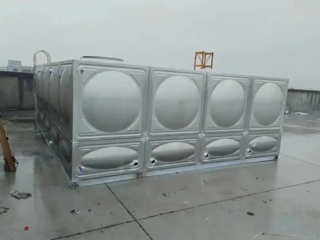 阳江市不锈钢水箱工程交收，阳江江城区12吨冷却水箱，循环水冷却设备