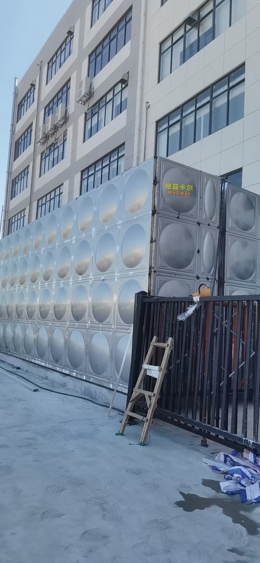 新兴县90吨不锈钢生活水箱交付使用，工厂二次生活供水设备云浮项目